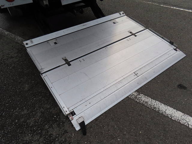 日野レンジャーアルミウイング中型（4t）[写真27]