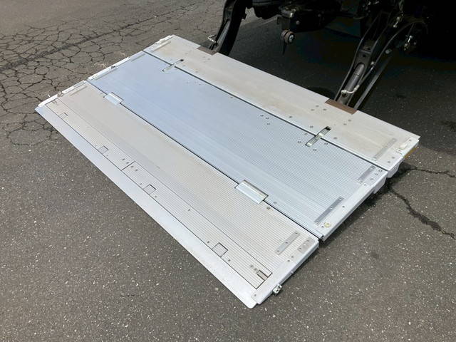 三菱ふそうキャンターアルミバン小型（2t・3t）[写真10]