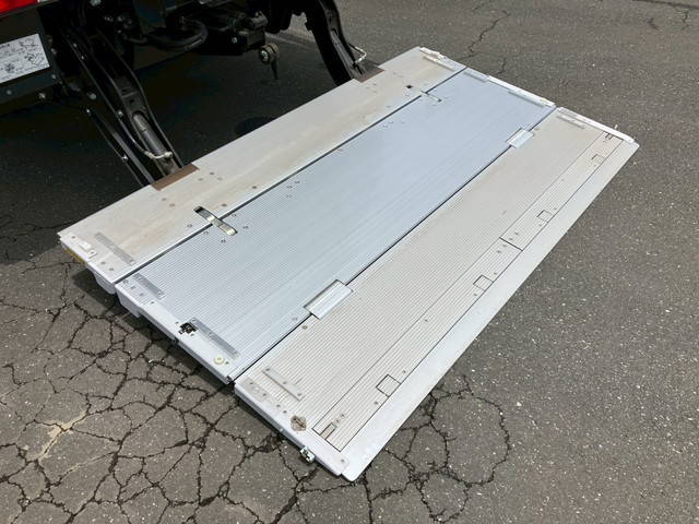 三菱ふそうキャンターアルミバン小型（2t・3t）[写真11]