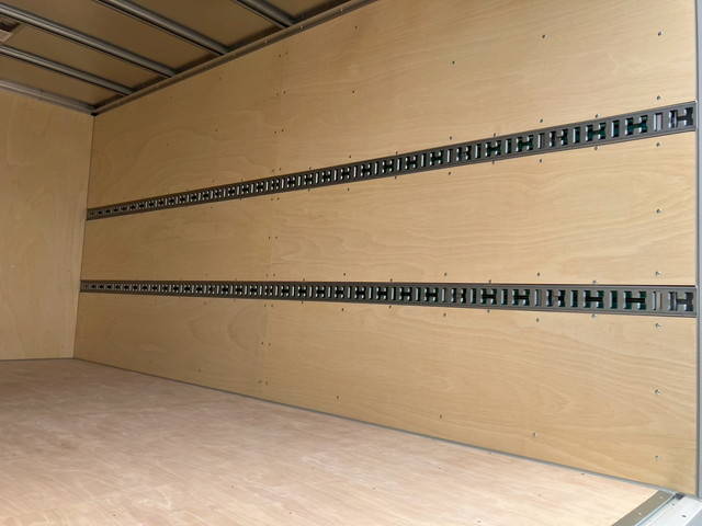 三菱ふそうキャンターアルミバン小型（2t・3t）[写真05]