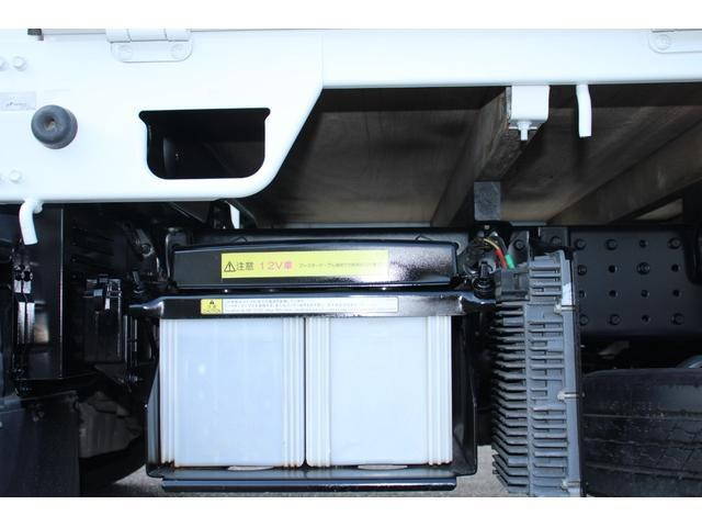 三菱ふそうキャンター平ボディ小型（2t・3t）[写真12]