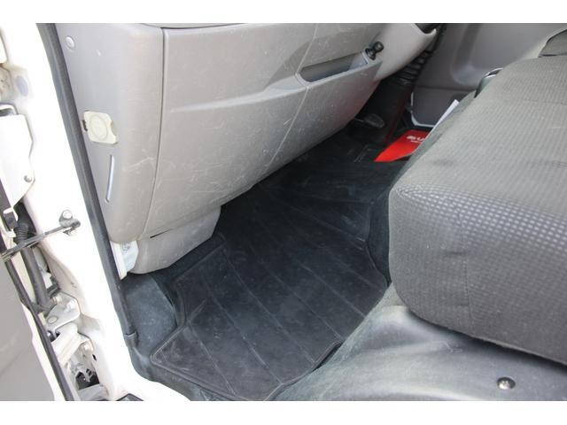 三菱ふそうキャンター平ボディ小型（2t・3t）[写真32]