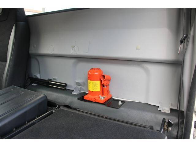 三菱ふそうキャンター平ボディ小型（2t・3t）[写真36]