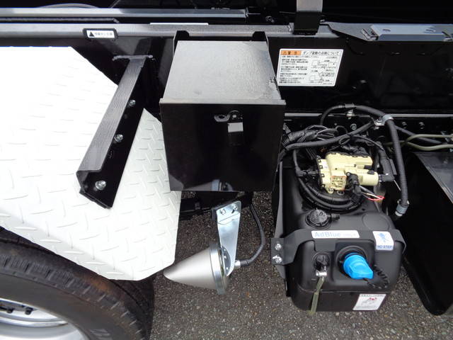 三菱ふそうキャンターコンテナ専用車小型（2t・3t）[写真15]