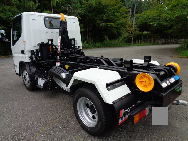 三菱ふそうキャンターコンテナ専用車小型（2t・3t）[写真02]