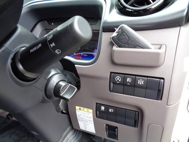 三菱ふそうキャンターコンテナ専用車小型（2t・3t）[写真34]