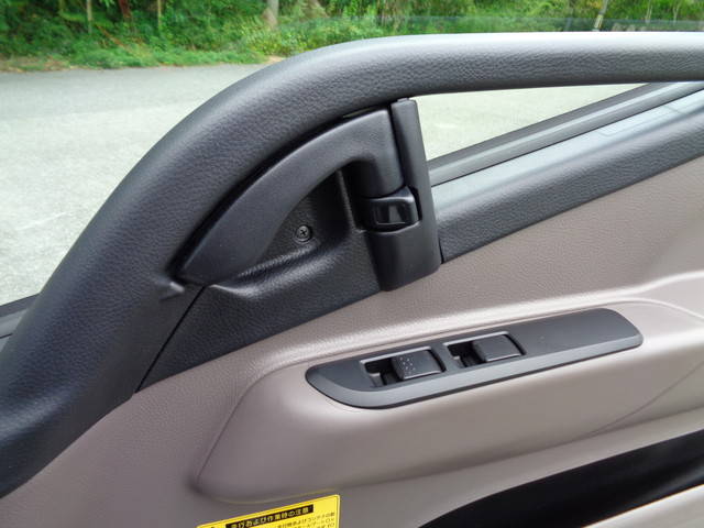 三菱ふそうキャンターコンテナ専用車小型（2t・3t）[写真35]