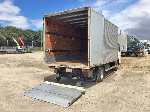 三菱ふそうキャンターアルミバン小型（2t・3t）[写真02]