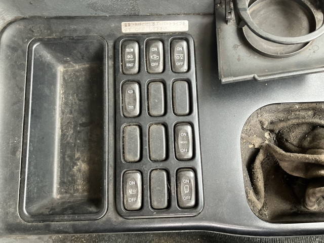 三菱ふそうスーパーグレート深ダンプ（土砂禁ダンプ）大型（10t）[写真37]