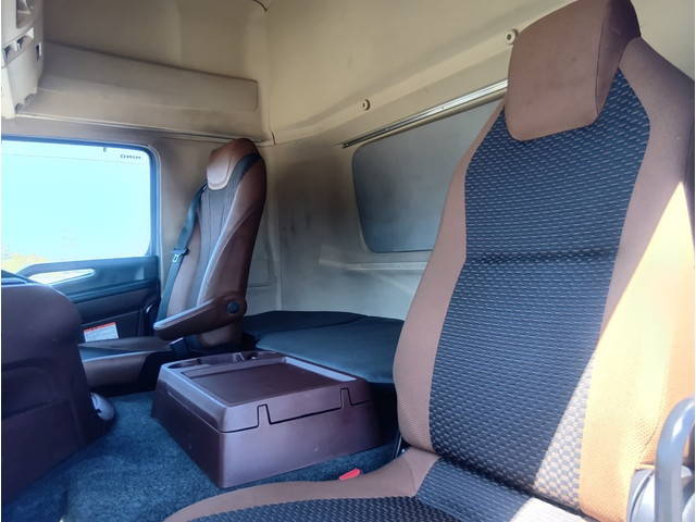 日野プロフィアトレーラーヘッド（トラクターヘッド）大型（10t）[写真20]