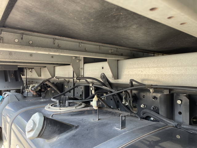 三菱ふそうキャンターアルミバン小型（2t・3t）[写真20]