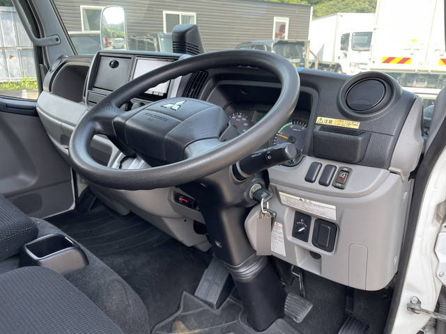 三菱ふそうキャンターアルミバン小型（2t・3t）[写真32]