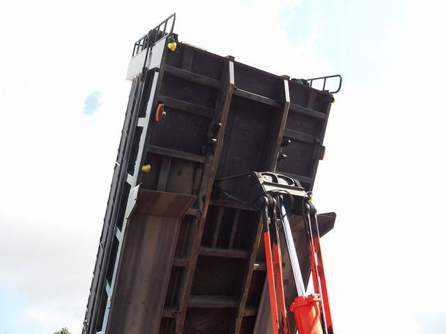 いすゞギガダンプ大型（10t）[写真12]