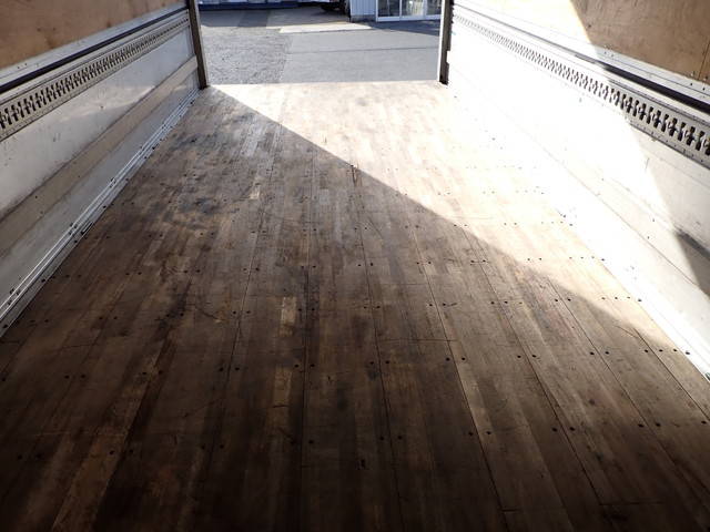 いすゞフォワードアルミウイング中型（4t）[写真16]