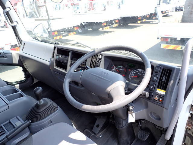 いすゞフォワードアルミウイング中型（4t）[写真25]