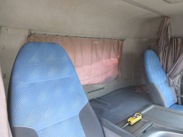 UDトラックスクオンコンテナ専用車大型（10t）[写真11]