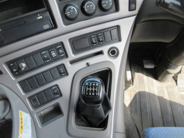 UDトラックスクオンコンテナ専用車大型（10t）[写真13]