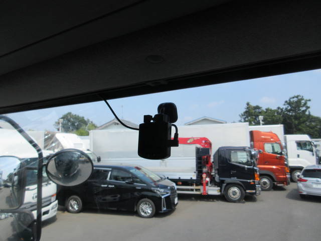 UDトラックスクオンコンテナ専用車大型（10t）[写真15]