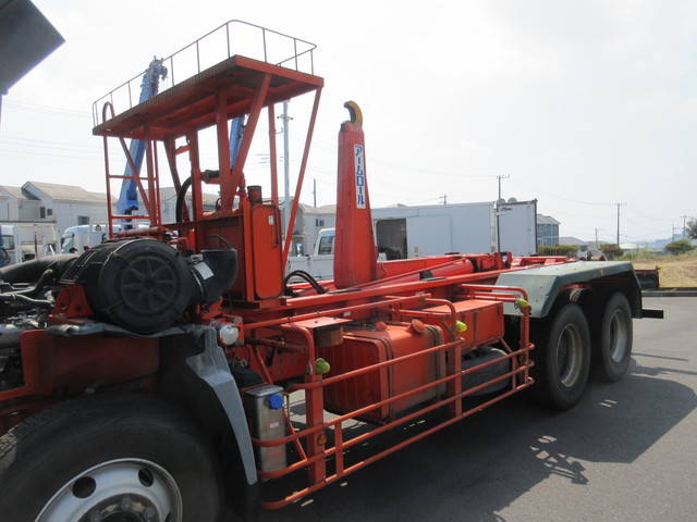 UDトラックスクオンコンテナ専用車大型（10t）[写真21]