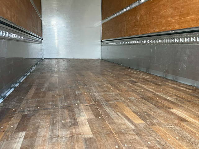 いすゞフォワードアルミウイング中型（4t）[写真06]