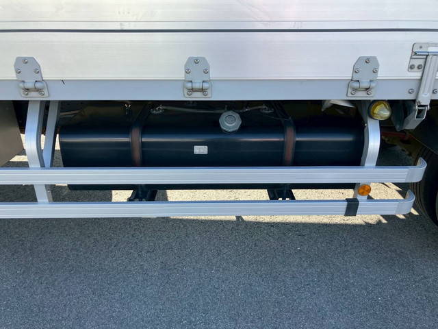 いすゞフォワードアルミウイング中型（4t）[写真08]