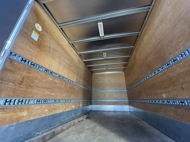 三菱ふそうキャンターアルミバン小型（2t・3t）[写真10]