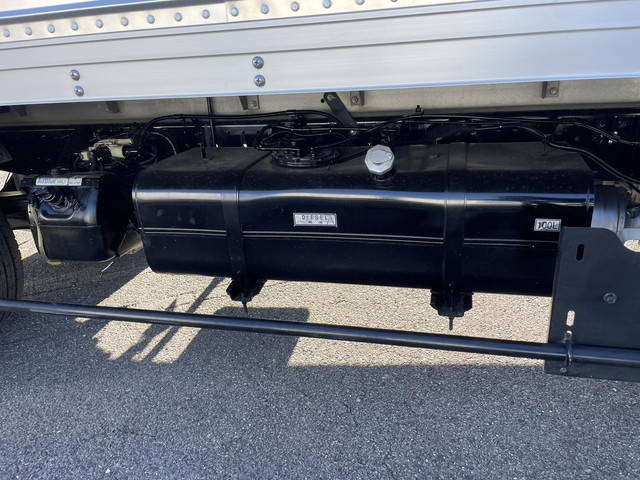 三菱ふそうキャンターアルミバン小型（2t・3t）[写真13]