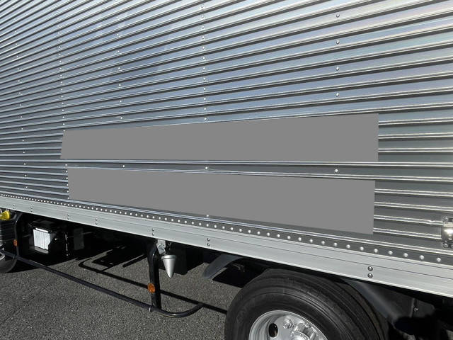 三菱ふそうキャンターアルミバン小型（2t・3t）[写真18]