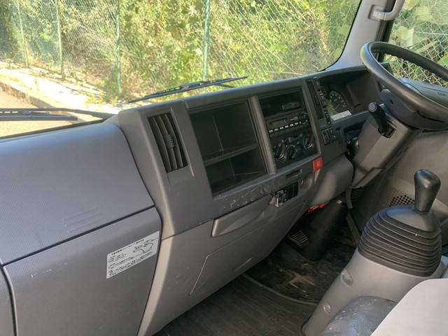 いすゞエルフアルミバン小型（2t・3t）[写真09]