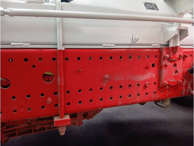 いすゞフォワードミキサー車（コンクリートミキサー）増トン（6t・8t）[写真20]