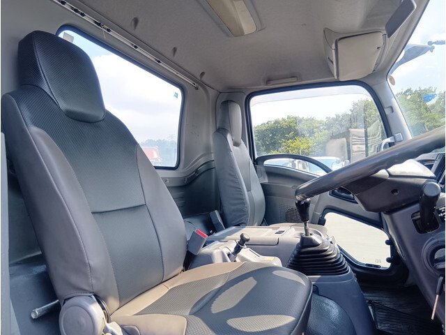 いすゞフォワードミキサー車（コンクリートミキサー）増トン（6t・8t）[写真24]