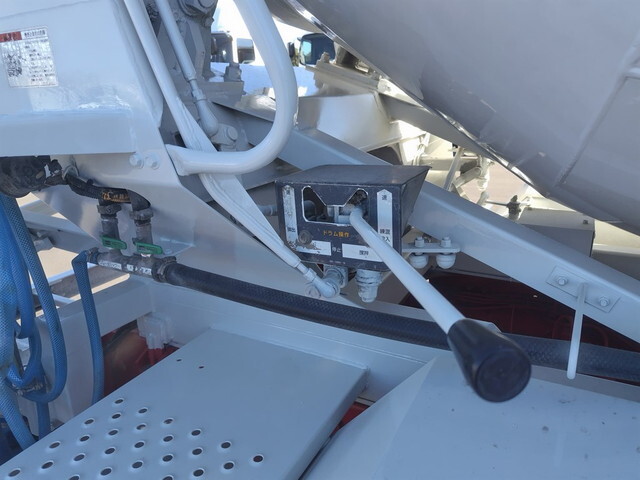 いすゞフォワードミキサー車（コンクリートミキサー）増トン（6t・8t）[写真09]