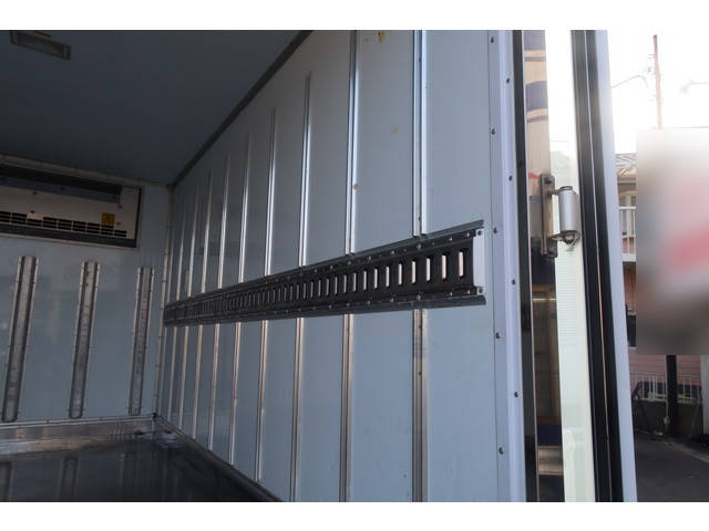 三菱ふそうキャンター冷凍車（冷蔵車）小型（2t・3t）[写真10]