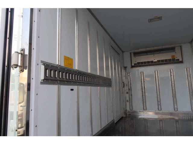 三菱ふそうキャンター冷凍車（冷蔵車）小型（2t・3t）[写真11]