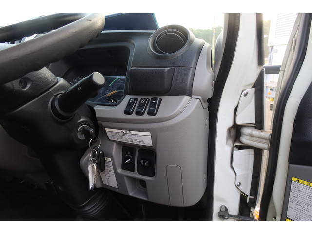 三菱ふそうキャンター冷凍車（冷蔵車）小型（2t・3t）[写真30]