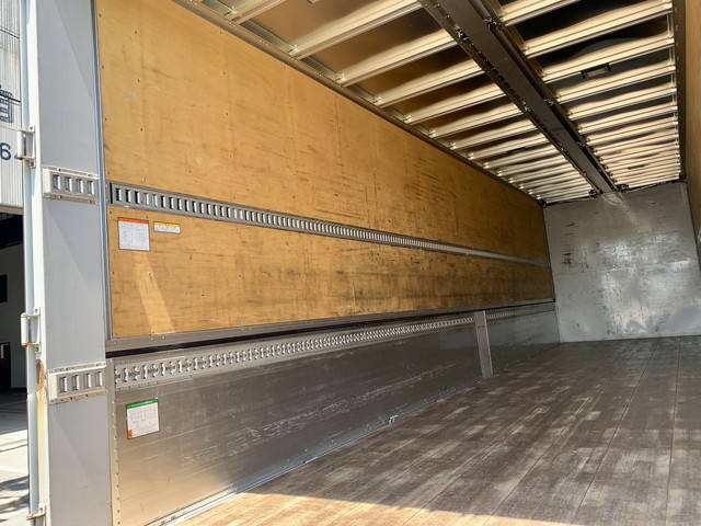 いすゞギガアルミウイング大型（10t）[写真11]