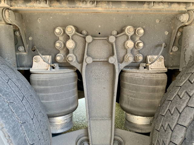 いすゞギガアルミウイング大型（10t）[写真17]