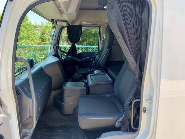 いすゞギガアルミウイング大型（10t）[写真21]