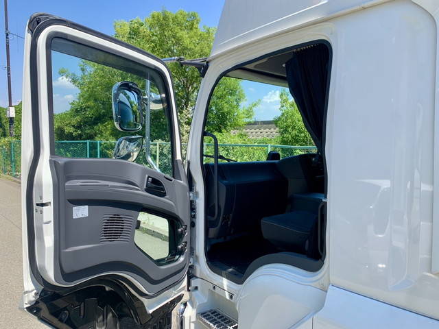 いすゞギガアルミウイング大型（10t）[写真22]