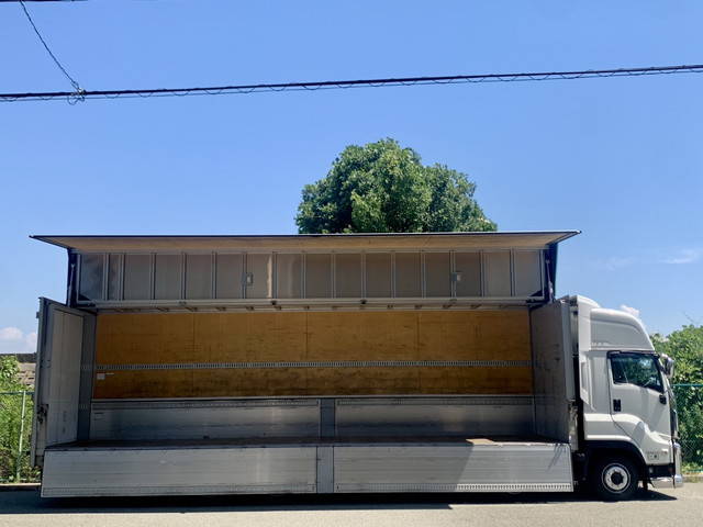 いすゞギガアルミウイング大型（10t）[写真23]