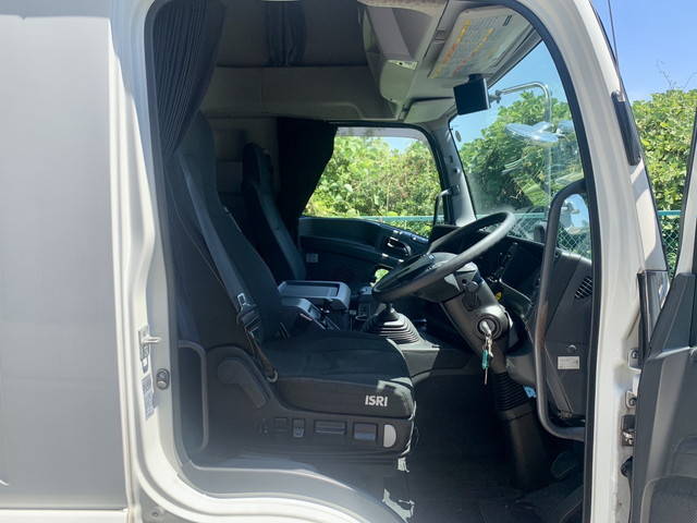 いすゞギガアルミウイング大型（10t）[写真25]