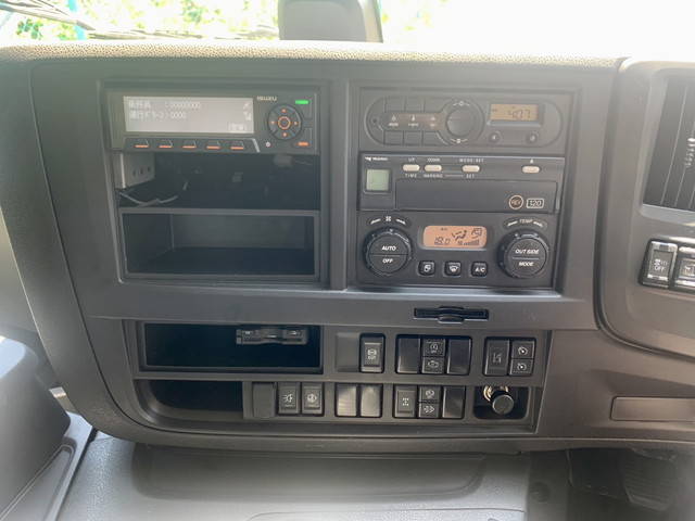 いすゞギガアルミウイング大型（10t）[写真29]