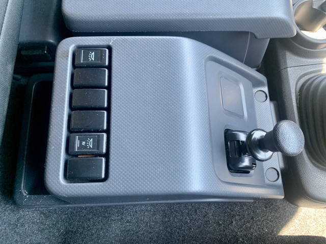 いすゞギガアルミウイング大型（10t）[写真34]