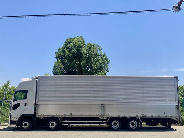 いすゞギガアルミウイング大型（10t）[写真05]