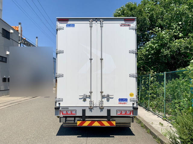 いすゞギガアルミウイング大型（10t）[写真08]