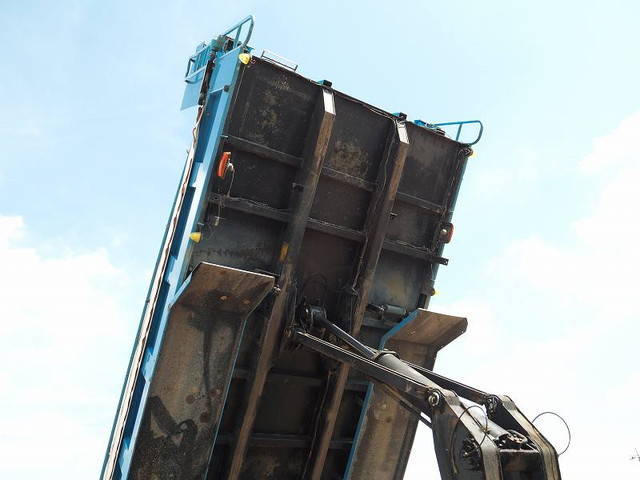 いすゞギガダンプ大型（10t）[写真13]