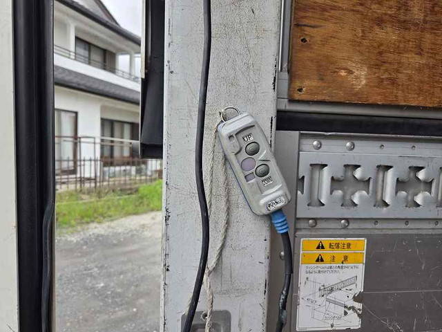 三菱ふそうキャンターアルミウイング小型（2t・3t）[写真11]