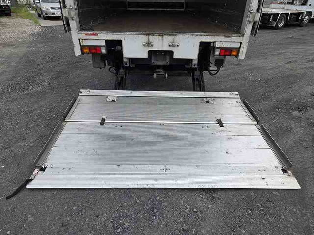 三菱ふそうキャンターアルミウイング小型（2t・3t）[写真13]