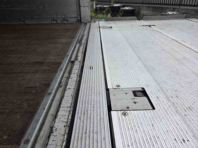 三菱ふそうキャンターアルミウイング小型（2t・3t）[写真15]