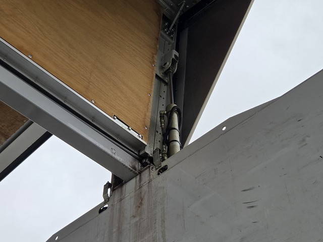 三菱ふそうキャンターアルミウイング小型（2t・3t）[写真19]